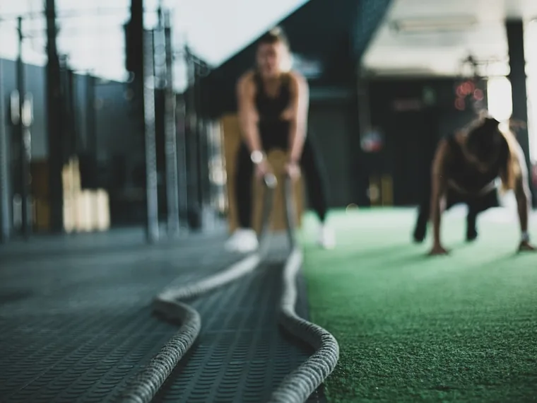 Dumbbell training in the personal training studio